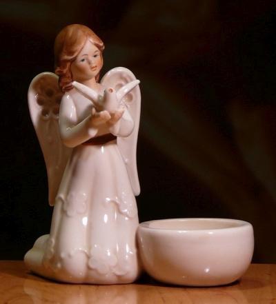 Aniołek z gołębiem na tealight