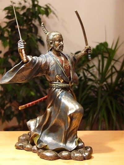 Potężny samuraj z dwoma mieczami