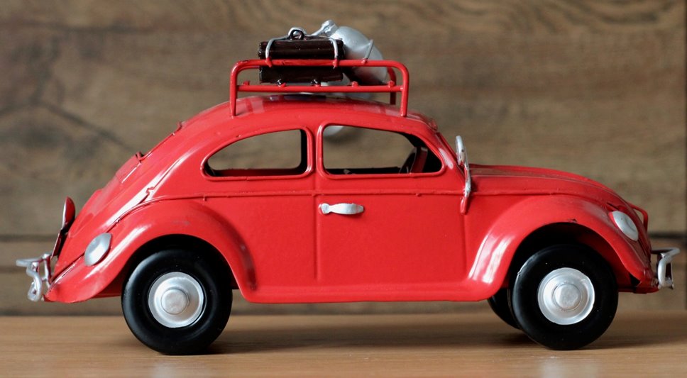 Metalowy model auto retro Garbus na Prezent RED