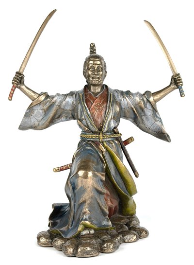 Potężny samuraj z dwoma mieczami