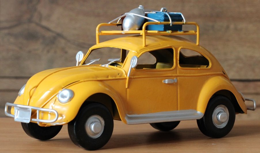 Metalowy model auto retro Garbus na Prezent Żółty