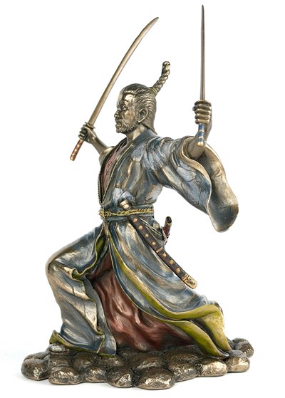 Potężny samuraj z dwoma mieczami