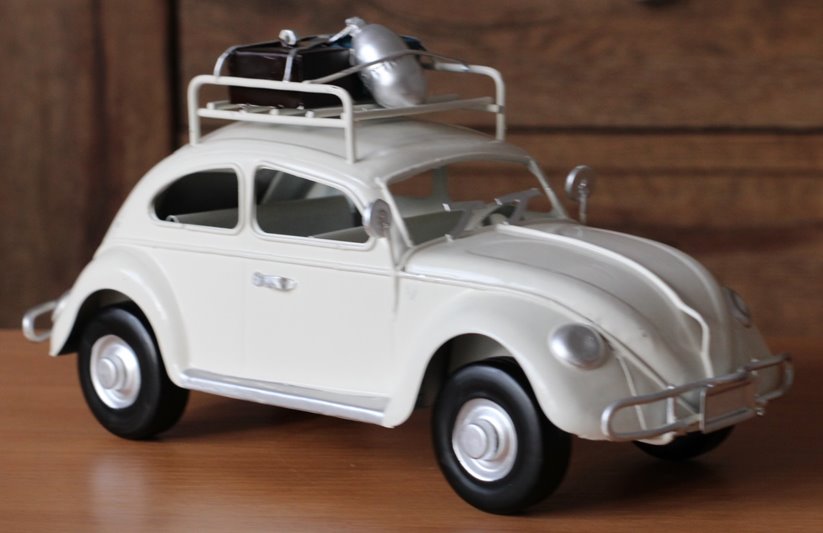 Metalowy model auto retro Garbus na Prezent Biały