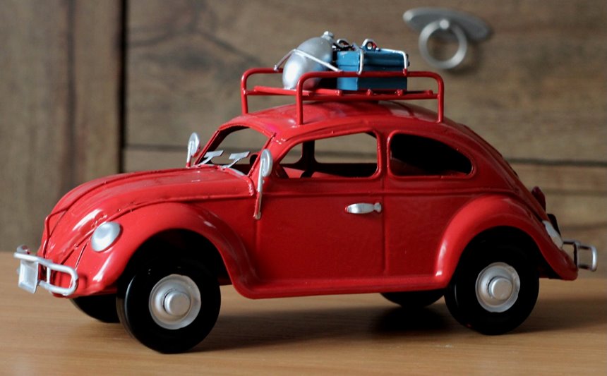 Metalowy model auto retro Garbus na Prezent RED