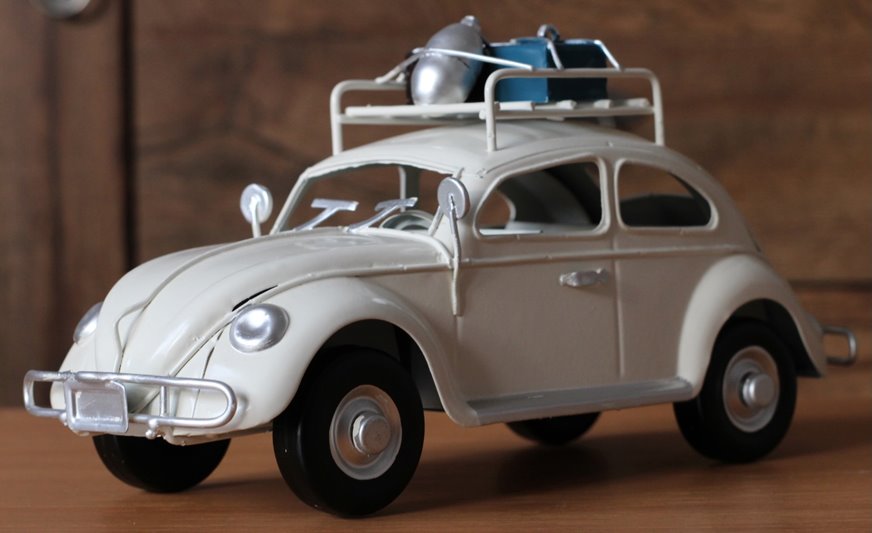 Metalowy model auto retro Garbus na Prezent Biały