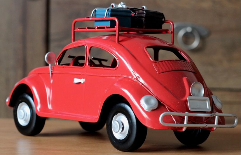 Metalowy model auto retro Garbus na Prezent RED