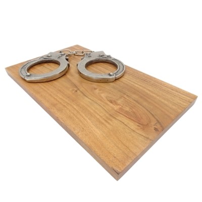 Kajdanki Na Desce Prezent Dla Policjanta Strażnika