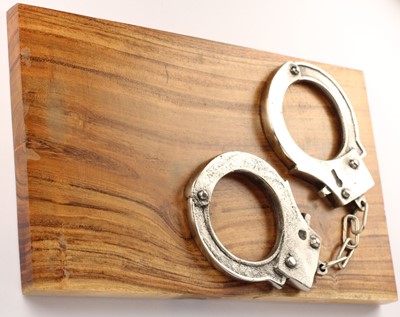 Kajdanki Na Desce Prezent Dla Policjanta Strażnika