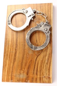 Kajdanki Na Desce Prezent Dla Policjanta Strażnika