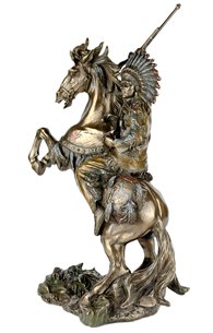 Figurka Indianin Wódz Siksów Na Koniu W Galopie
