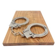 Kajdanki Na Desce Prezent Dla Policjanta Strażnika