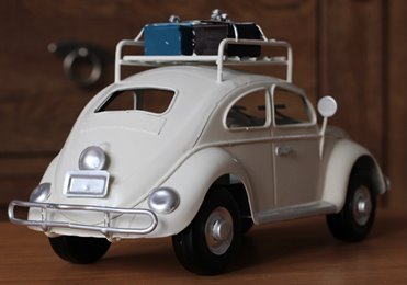 Metalowy model auto retro Garbus na Prezent Biały