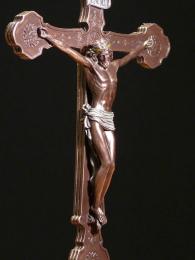 Stojący Krzyż postacią Jezusa