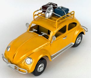 Metalowy model auto retro Garbus na Prezent Żółty