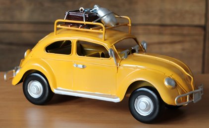 Metalowy model auto retro Garbus na Prezent Żółty