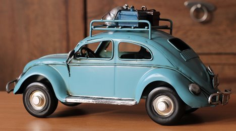 Metalowy model auto retro Garbus na Prezent