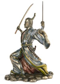 Potężny samuraj z dwoma mieczami