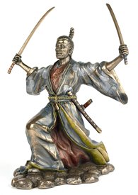 Potężny samuraj z dwoma mieczami