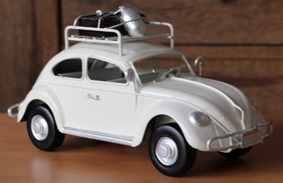 Metalowy model auto retro Garbus na Prezent Biały