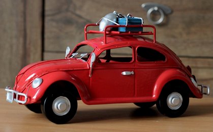 Metalowy model auto retro Garbus na Prezent RED