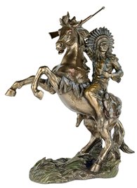Figurka Indianin Wódz Siksów Na Koniu W Galopie