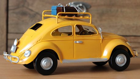 Metalowy model auto retro Garbus na Prezent Żółty